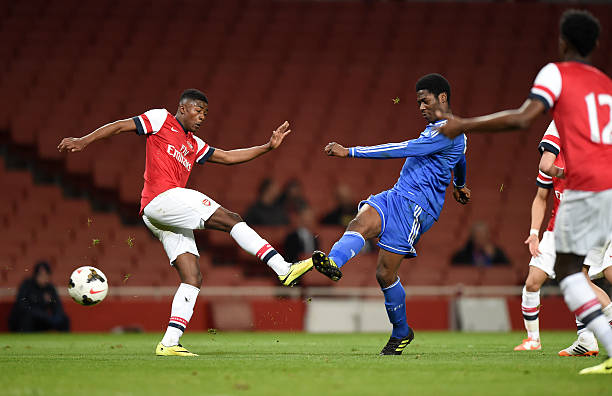 球场中场的 球场中场的