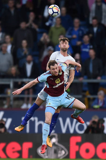 他让我们每 他让我们每